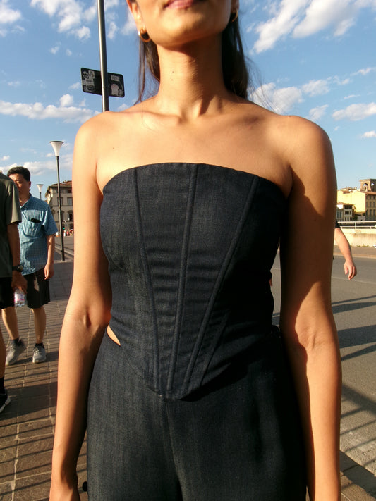 AURA BUSTIER